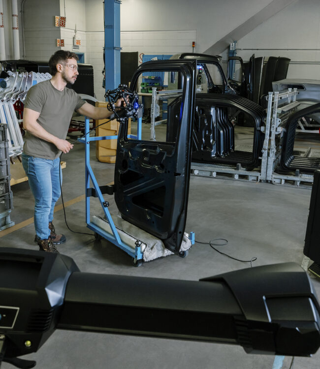 MetraSCAN 3D_scanning car door-1-LR