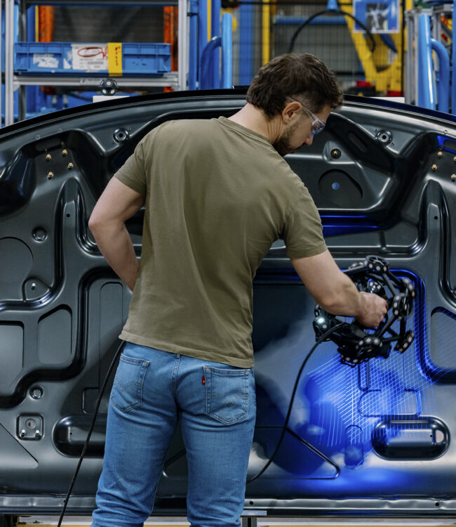MetraSCAN 3D_scanning truck hood-1-LR
