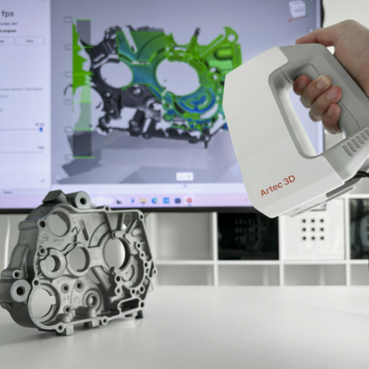 Artec Spider II en cours d’utilisation pour numériser une petite pièce